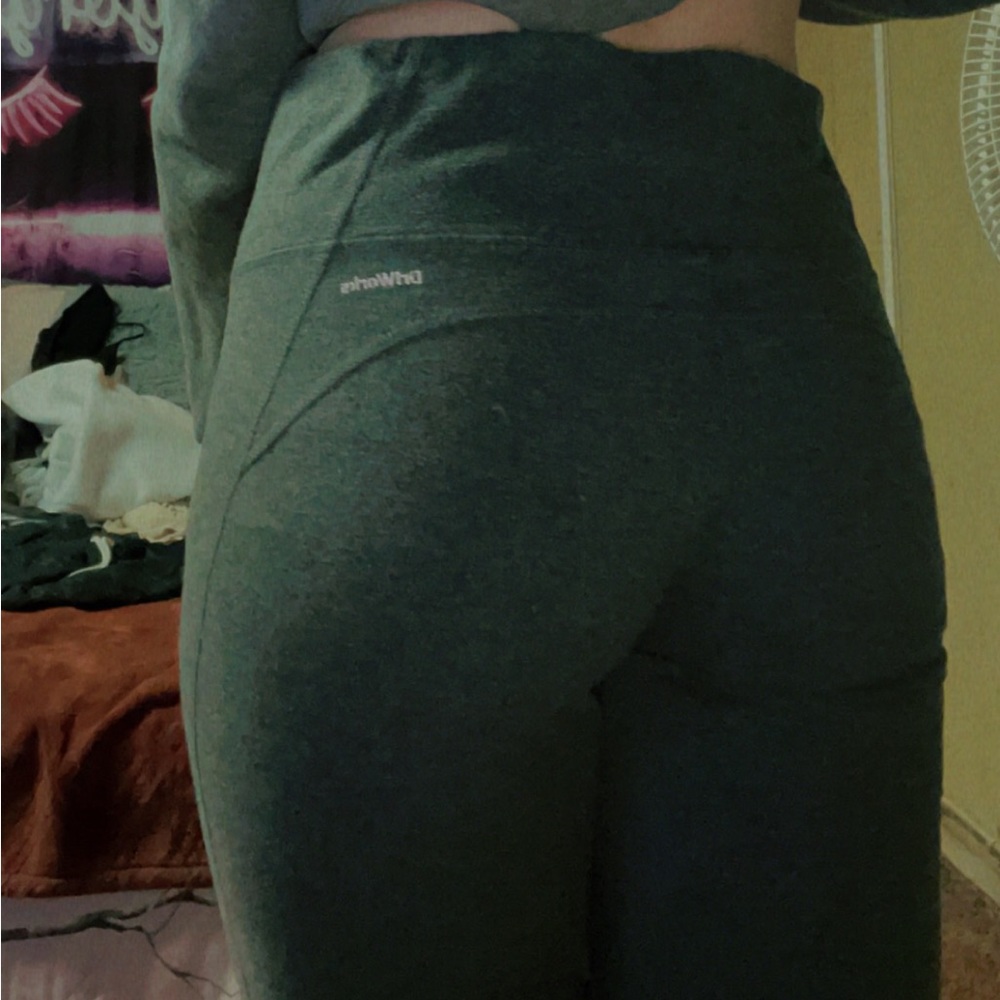 Super comfy knee length leggings